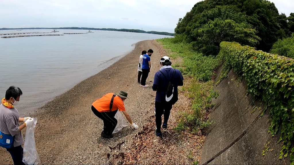 海岸清掃＆海藻・貝殻拾い